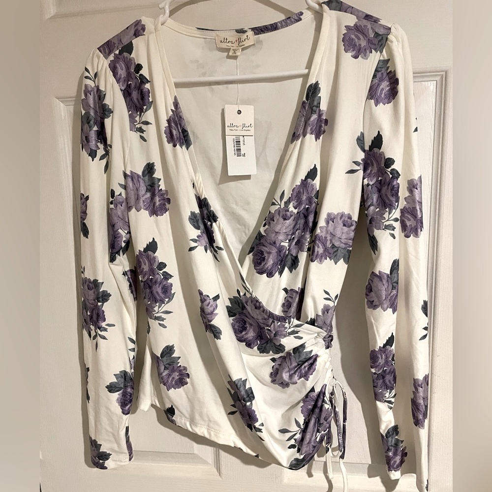 Beautiful floral Ultra Flirt top!